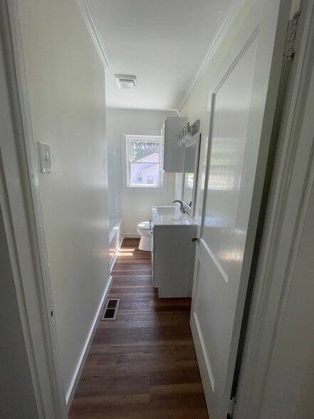 Building Photo - 212 7th Ave