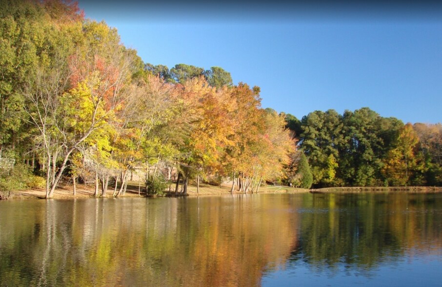 Lake and trail behind unit - 622 New Kent Plz