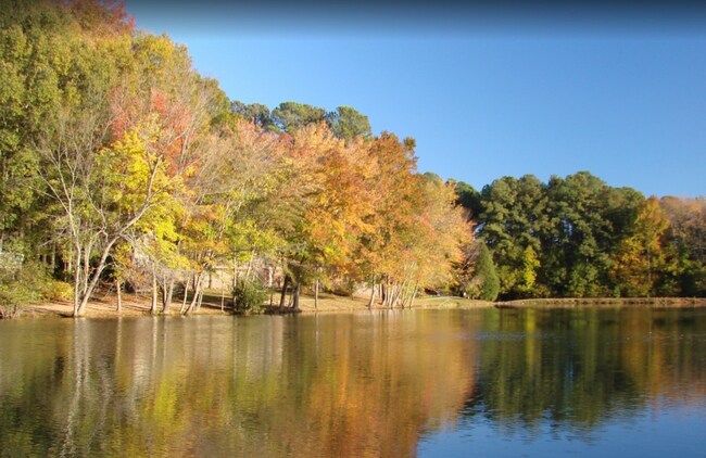 Lake and trail behind unit - 622 New Kent Plz