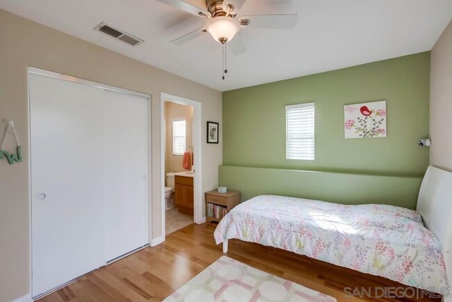 Building Photo - Beautiful 3 BD, 3.5 BA Detached Townhouse ...