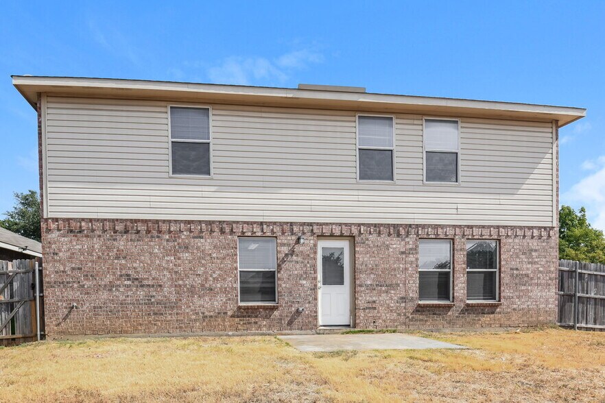 Building Photo - 1101 Maplewood Ln