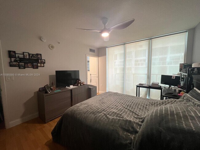 Building Photo - 31 Southeast 5th Street Apt #2310, Miami, ...