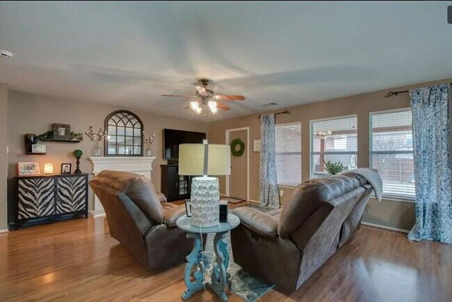 Building Photo - For Rent: Beautiful 3 Bedroom Home in Red Oak, TX!