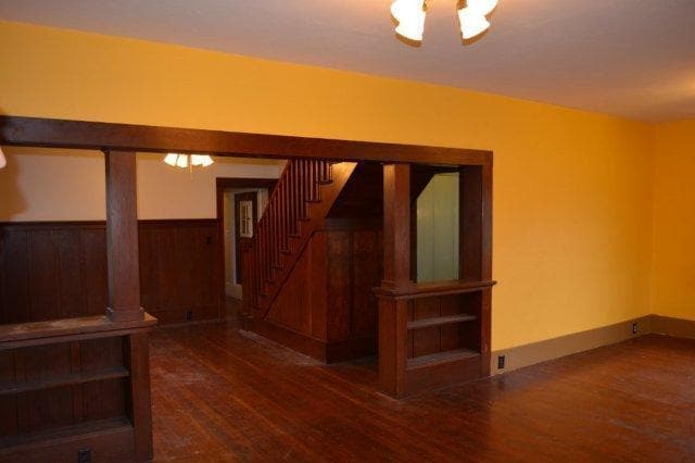 Building Photo - Beautiful, spacious Craftsman, Owner pays Yard Care, Laundry on site