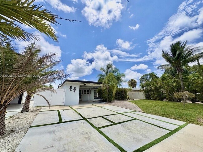 Building Photo - 2430 Key Largo Ln