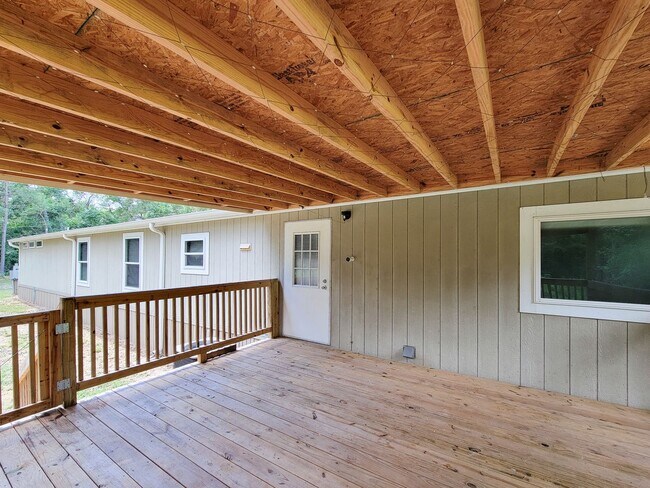 Building Photo - Cozy and Adorable home 4 bedroom 2 bath home on over 1 acre near McRae Lake! Relax on the covered...