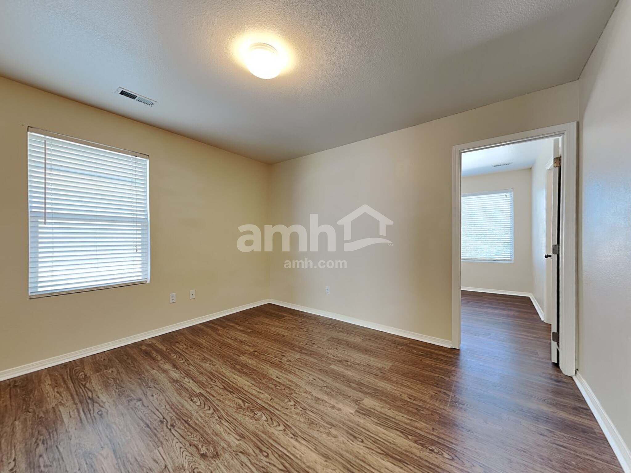 Building Photo - 2136 Summit Way