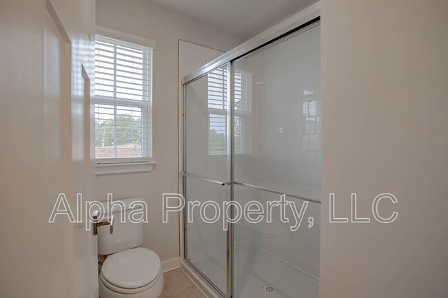 Building Photo - 219 Clearwood Dr