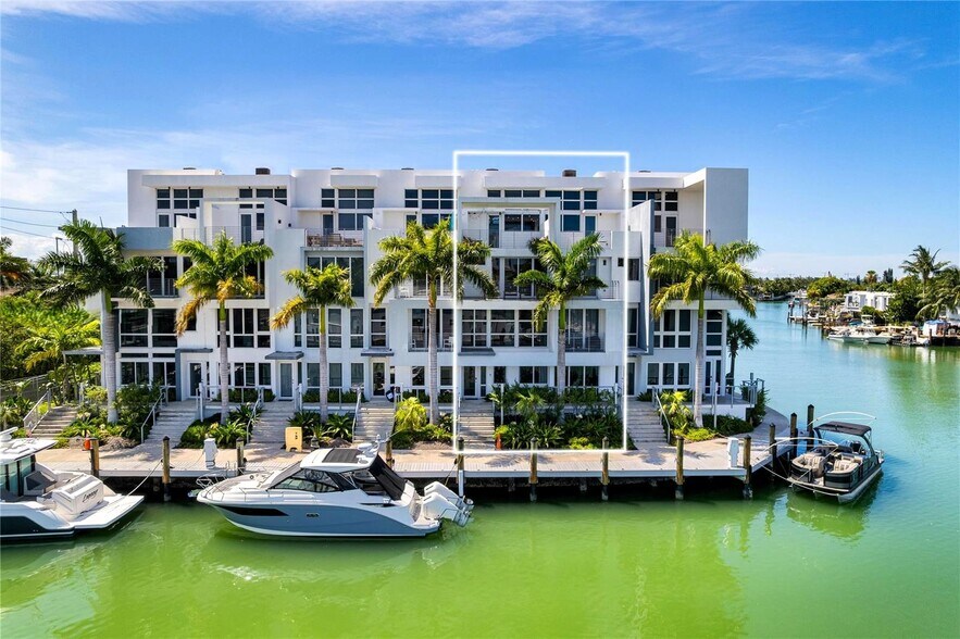 Building Photo - 31 N Shore Dr
