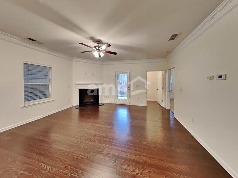 Building Photo - 105 Hickory Village Cir