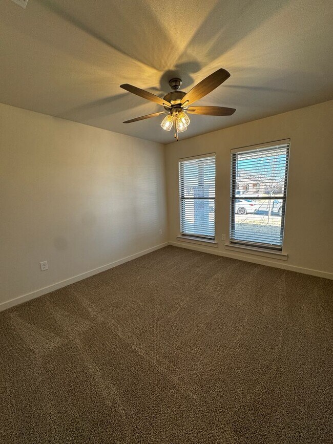 Building Photo - Fabulous Luxury Newer 2026 Build 3/2/2