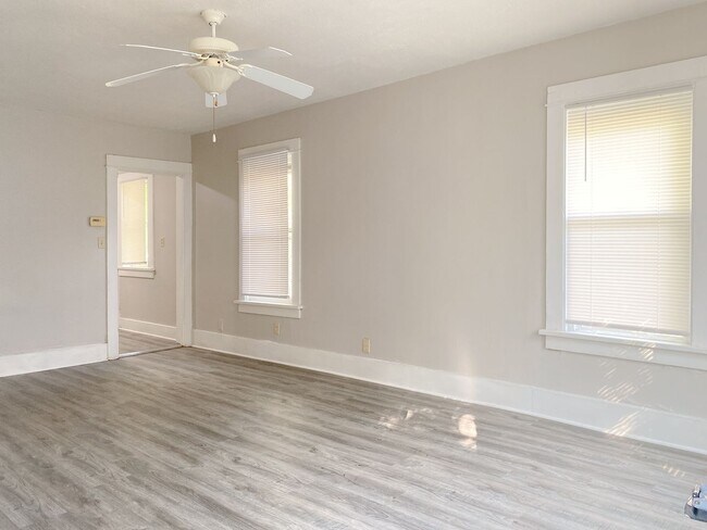 Building Photo - Cozy 2 bed 1 bath house $995 Sec 8 OK