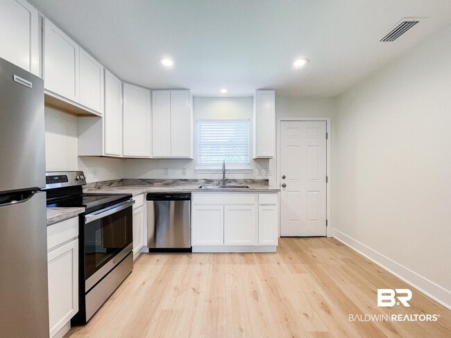 Building Photo - 25121 Olive St