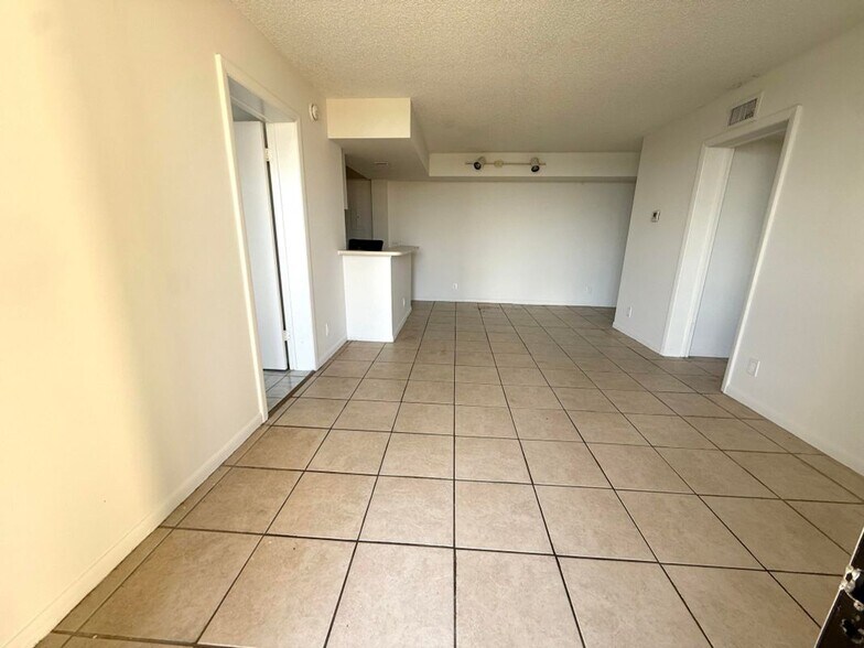 Building Photo - 760 Executive Center Dr