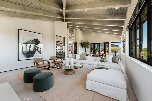 Building Photo - 3121 Old Topanga Canyon Rd