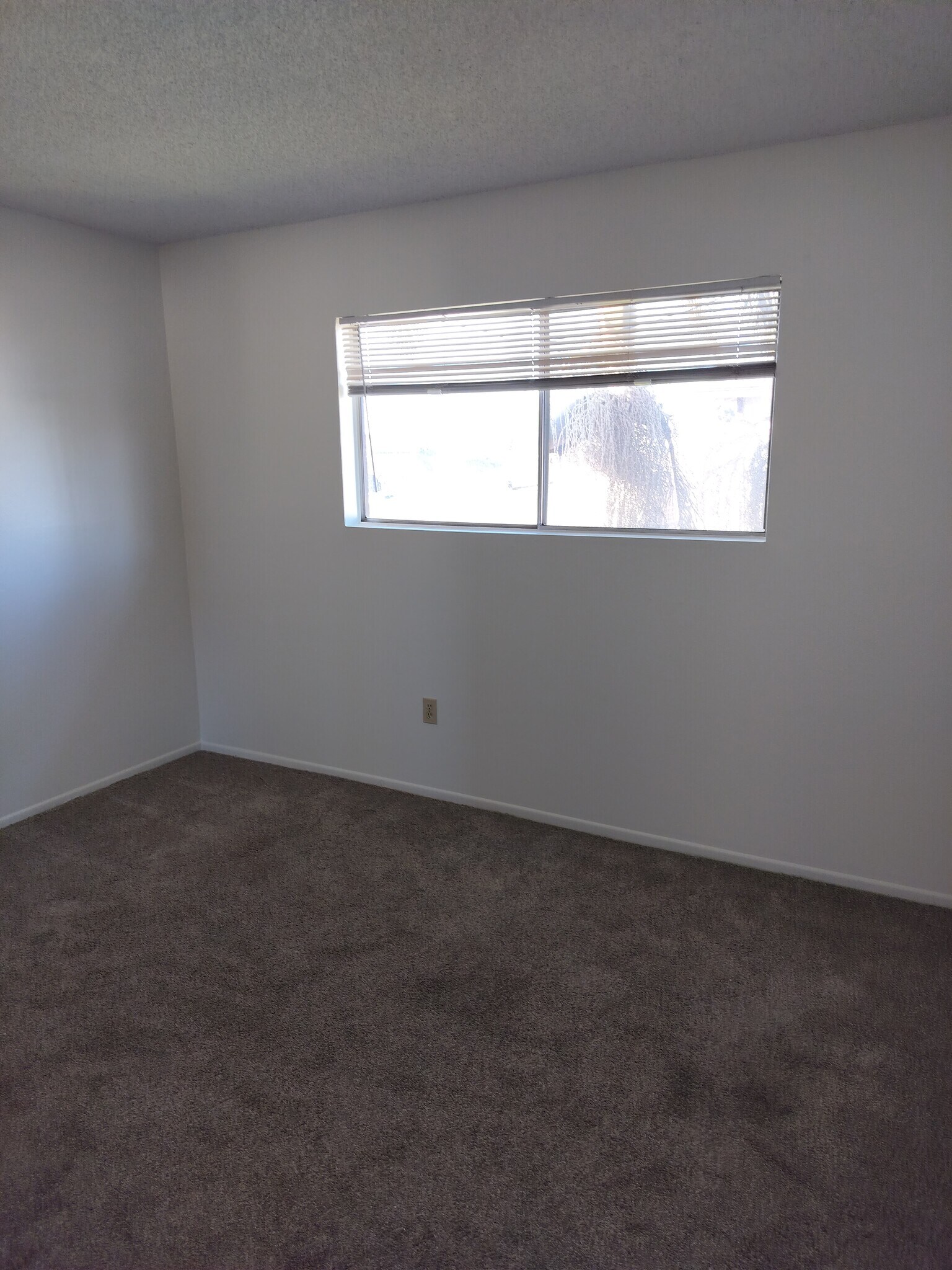 Building Photo - 15752 Taft Ln