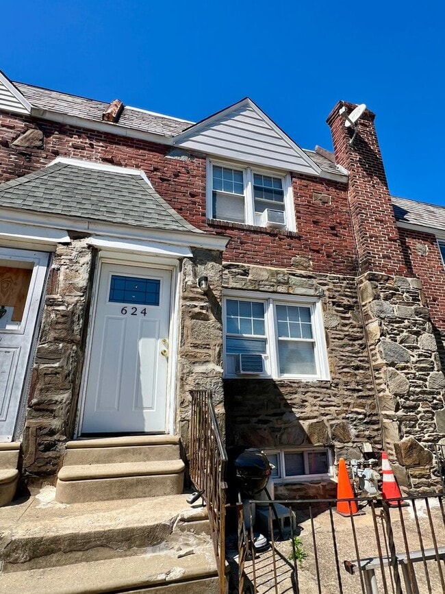 Building Photo - Stunning 3-Bedroom Townhome in Drexel Hill! Available NOW!