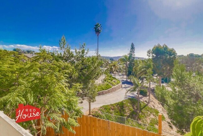 Building Photo - 825 Mola Vista Way