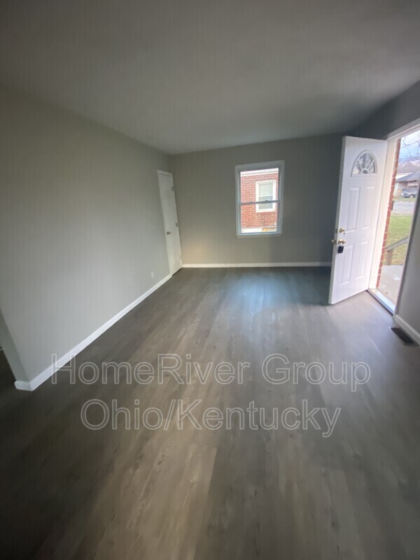 Building Photo - 802 Van Buren St