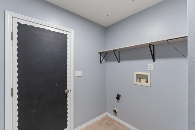 Building Photo - 8828 Arlington Ln