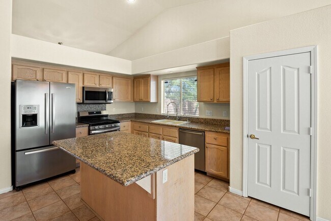 Building Photo - SW!! Single Story!! Pool!! NO HOA!!  Corne...
