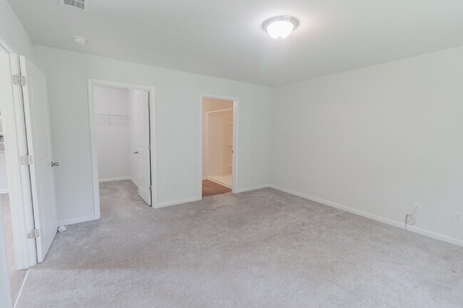 Building Photo - Cozy 3 Bedroom Home with Covered Patio