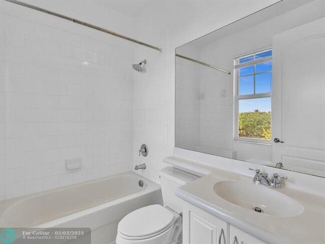 Building Photo - 563 NW 35th Pl
