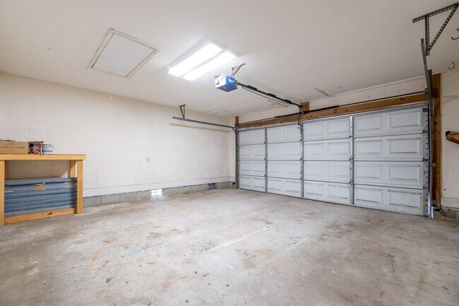 Building Photo - 1561 Glen Erin Dr
