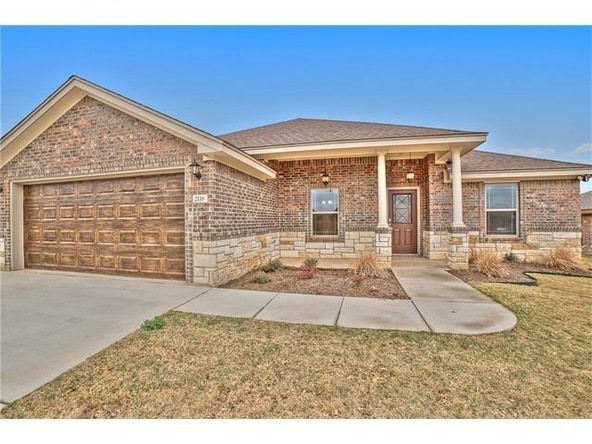 Building Photo - 2118 Yturria Dr