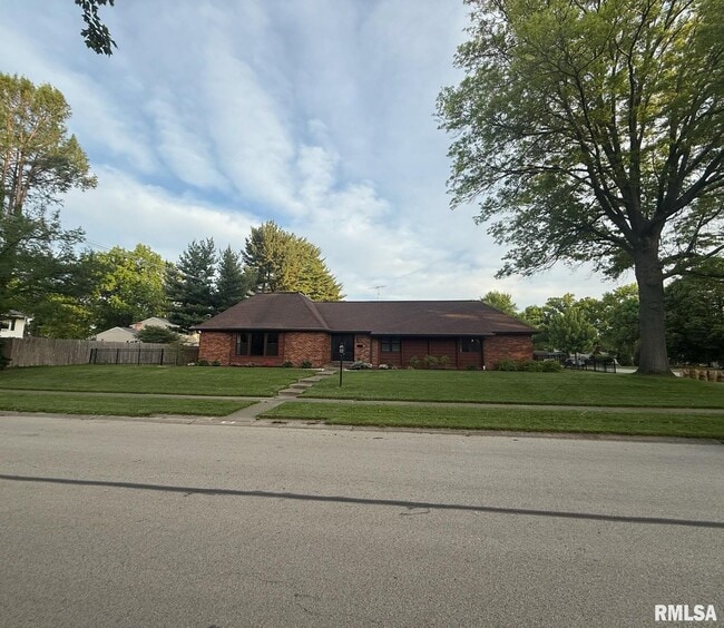 Primary Photo - 90 Pinehurst Dr