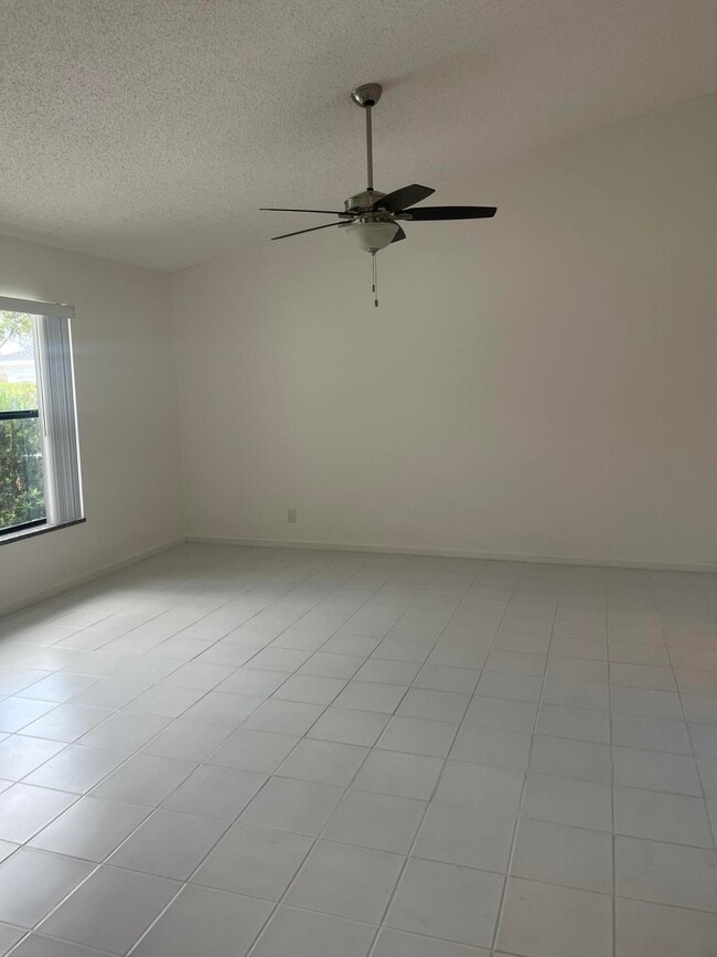 Building Photo - 1450 Hawthorne Pl