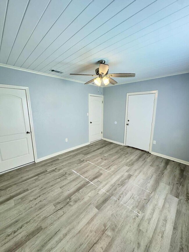 Building Photo - 4000 Austin Ave