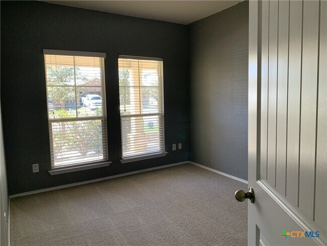 Building Photo - 5331 Dauphin Dr