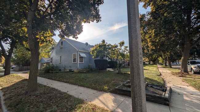 Building Photo - 4874 N 74th St