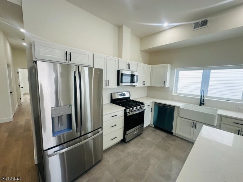 Building Photo - 14 Nelson Pl