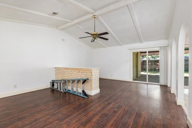 Building Photo - 8630 Valley S Dr