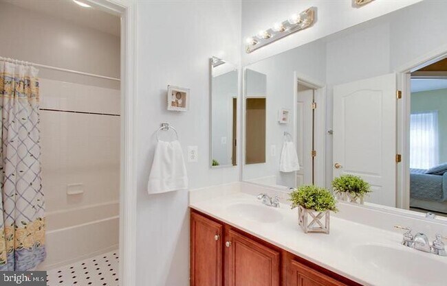 Building Photo - 21516 Inman Park Pl