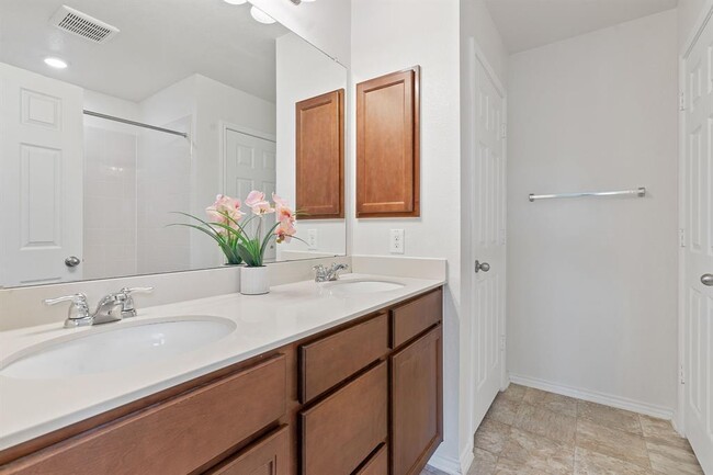 Building Photo - 7609 Ballydawn Dr