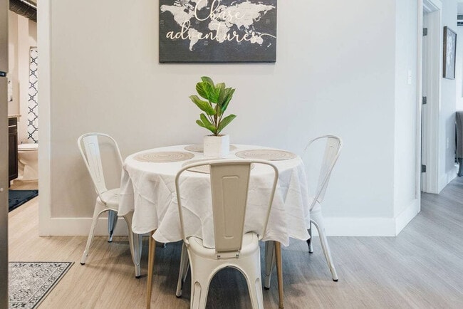 Building Photo - 202 E Main St