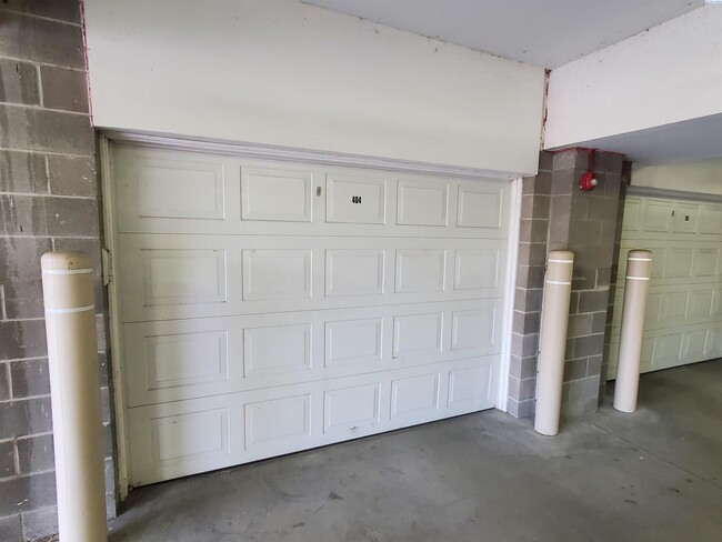 Building Photo - Riverwalk Village Condo