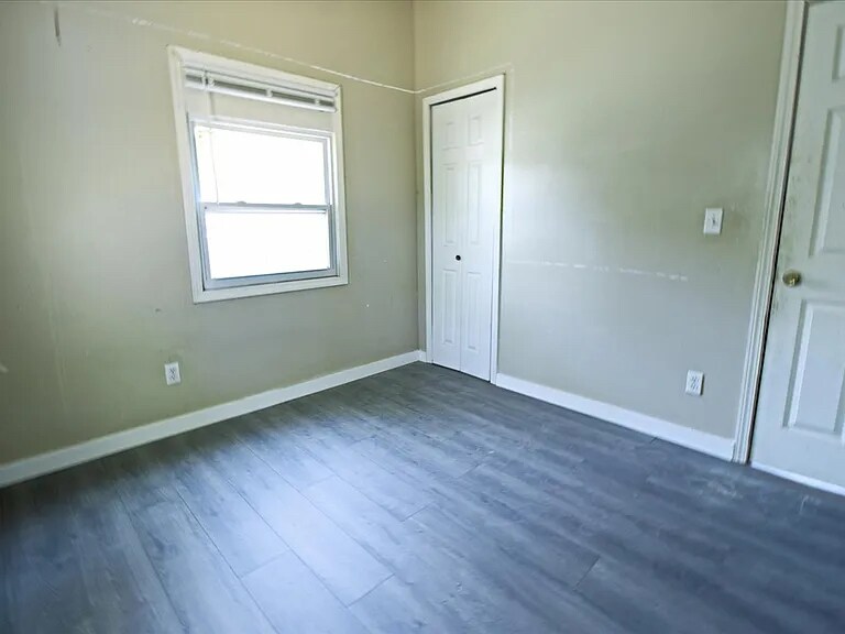 Building Photo - 133 St Thomas Ln