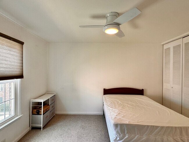 Building Photo - Renovated Condo near Stonefield Shopping! Gorgeous & ready for move in now!