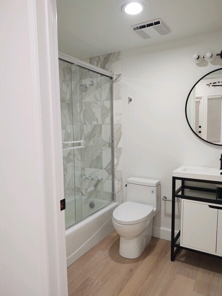 bath for 2nd bedroom - 1422 19th St