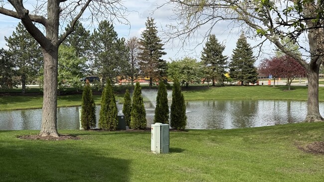 Building Photo - 2305 Sandy Creek Dr