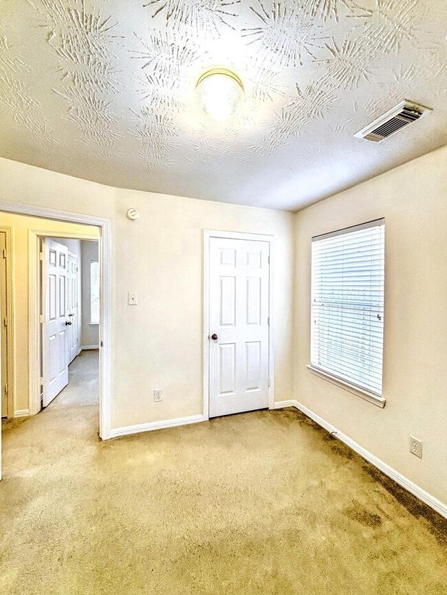 Building Photo - 4710 Kiowa Cir