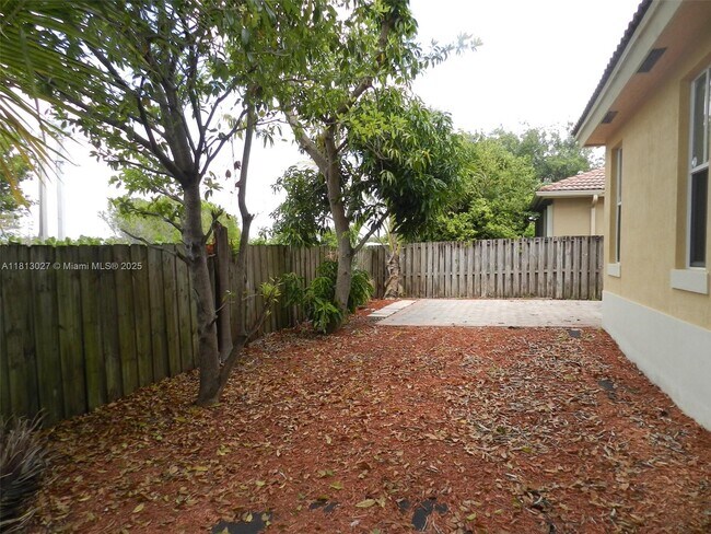 Building Photo - 16020 SW 91st Ct