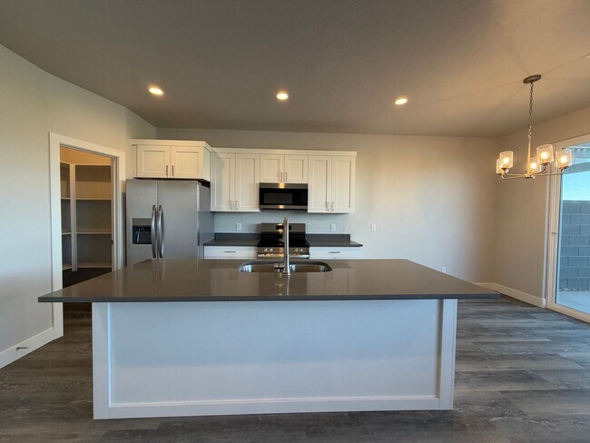 Building Photo - BRAND NEW TOWNHOME FOR RENT!
