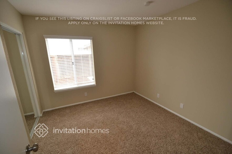 Building Photo - 2845 W Fairview Dr