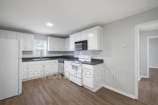 Building Photo - 2140 Veterans Dr