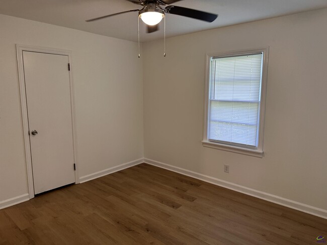 Building Photo - 313 Cherokee Dr